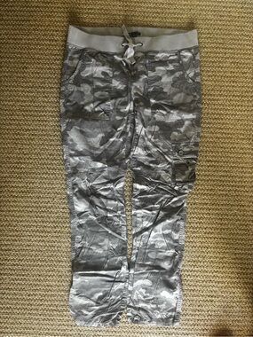 GAP Women's Gray Camo Jogger Pants